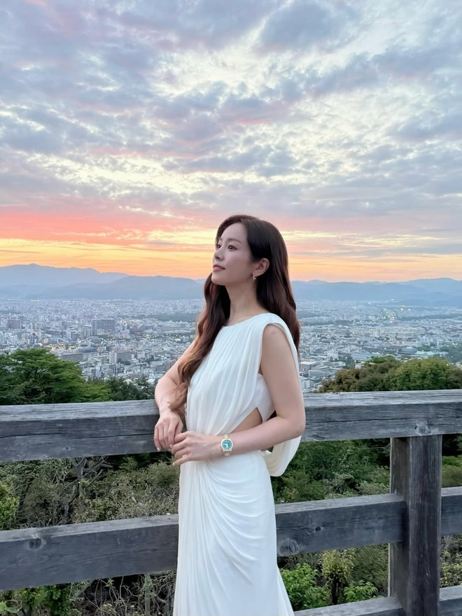 "Tình cũ Hyun Bin" hơn 2 thập kỷ không già, nhan sắc thời trẻ xứng danh nữ thần- Ảnh 6. "Tình cũ Hyun Bin" hơn 2 thập kỷ không già, nhan sắc thời trẻ xứng danh nữ thần- Ảnh 6.