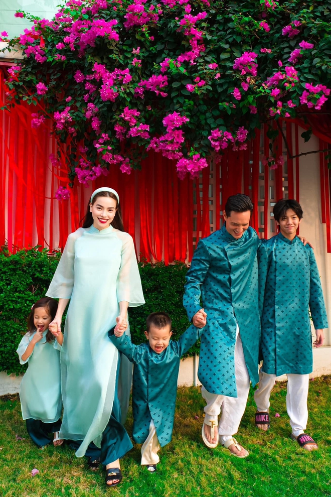 Ba quý tử chuẩn "rich kid" của Vbiz: Sống giữa xa hoa, đồ hiệu chỉ là chuyện nhỏ nhưng giáo dục mới là thứ được đầu tư lớn nhất- Ảnh 73. Ba quý tử chuẩn "rich kid" của Vbiz: Sống giữa xa hoa, đồ hiệu chỉ là chuyện nhỏ nhưng giáo dục mới là thứ được đầu tư lớn nhất- Ảnh 73.