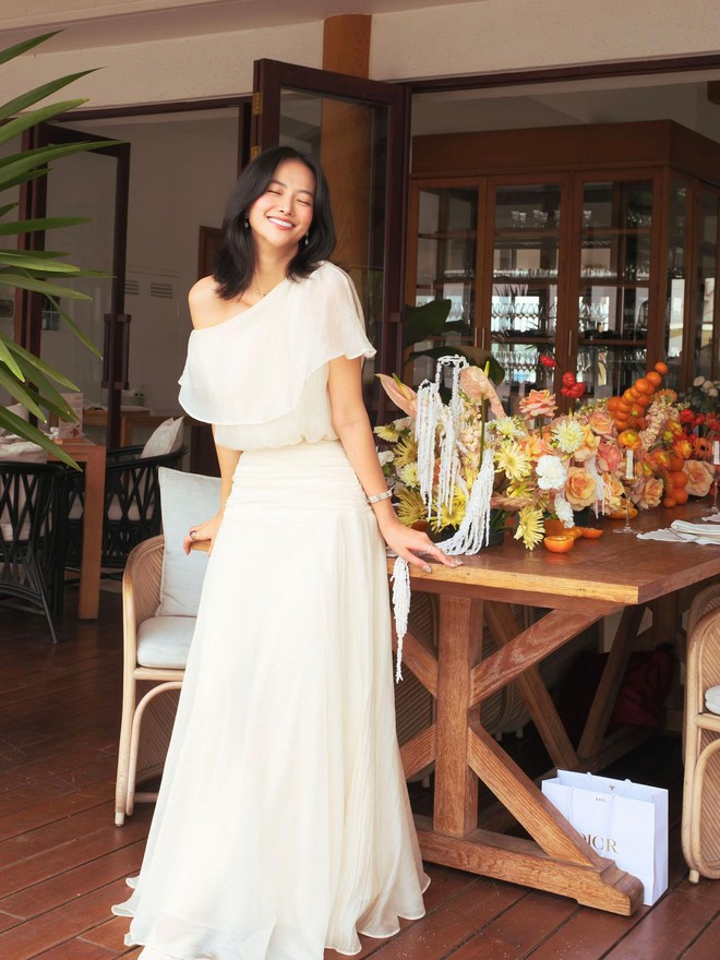 Nàng hậu bị nói "không đủ tầm" chỉ mặc đơn giản tới fashion show mà ấn tượng cỡ này- Ảnh 14. Nàng hậu bị nói "không đủ tầm" chỉ mặc đơn giản tới fashion show mà ấn tượng cỡ này- Ảnh 14.