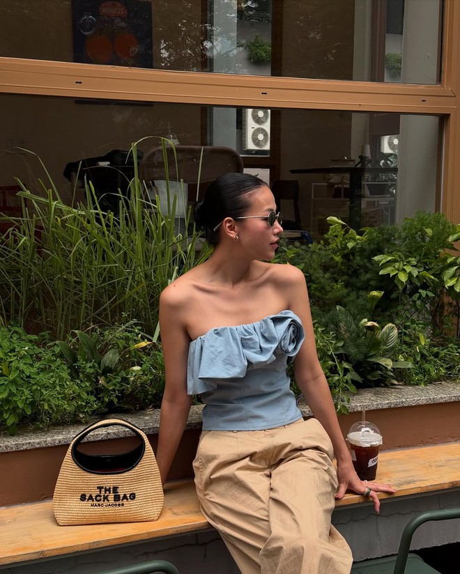Nàng hậu bị nói "không đủ tầm" chỉ mặc đơn giản tới fashion show mà ấn tượng cỡ này- Ảnh 15. Nàng hậu bị nói "không đủ tầm" chỉ mặc đơn giản tới fashion show mà ấn tượng cỡ này- Ảnh 15.