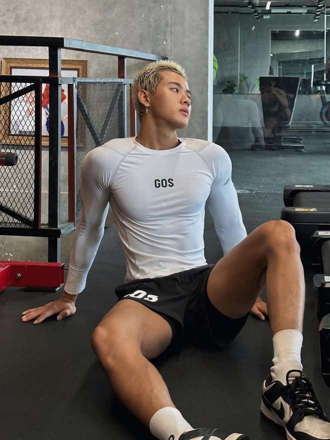 Bạn trai tin đồn vừa lộ ảnh riêng tư với Jun Phạm: "Hồng hài nhi" 6 múi như tạc tượng, xem ảnh quá khứ mới sốc- Ảnh 7. Bạn trai tin đồn vừa lộ ảnh riêng tư với Jun Phạm: "Hồng hài nhi" 6 múi như tạc tượng, xem ảnh quá khứ mới sốc- Ảnh 7.