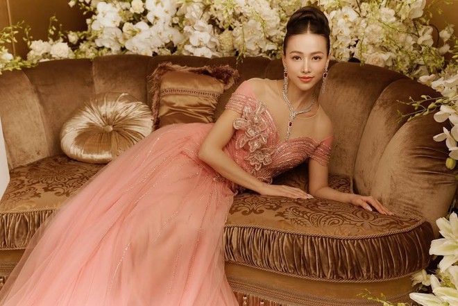 Nàng hậu bị nói "không đủ tầm" chỉ mặc đơn giản tới fashion show mà ấn tượng cỡ này- Ảnh 13. Nàng hậu bị nói "không đủ tầm" chỉ mặc đơn giản tới fashion show mà ấn tượng cỡ này- Ảnh 13.