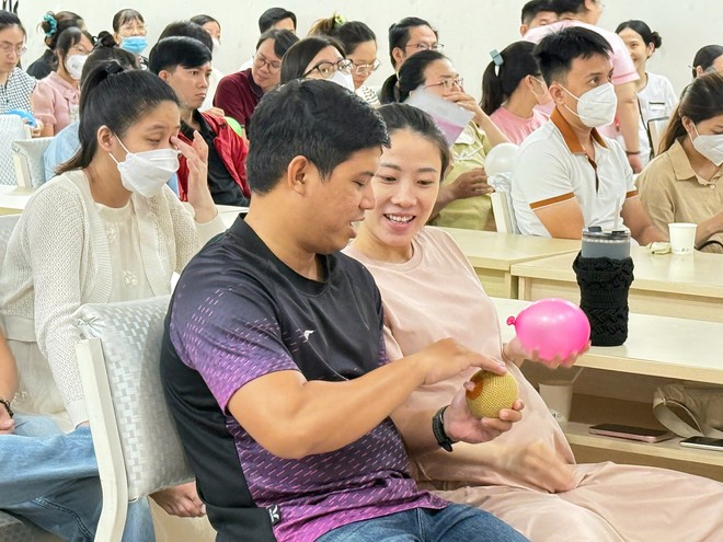Một sáng cuối tuần ấm áp: Mẹ bầu, bố trẻ cùng nhau chuẩn bị đón bé yêu- Ảnh 3. Một sáng cuối tuần ấm áp: Mẹ bầu, bố trẻ cùng nhau chuẩn bị đón bé yêu- Ảnh 3.