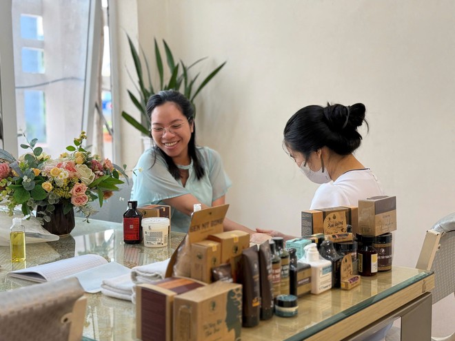 Một sáng cuối tuần ấm áp: Mẹ bầu, bố trẻ cùng nhau chuẩn bị đón bé yêu- Ảnh 4. Một sáng cuối tuần ấm áp: Mẹ bầu, bố trẻ cùng nhau chuẩn bị đón bé yêu- Ảnh 4.