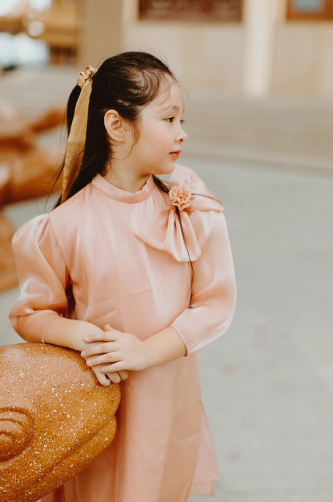 Cách đây hơn 10 năm, có 1 cô con gái của mỹ nhân Việt gây sốt khi vừa mới chào đời, nhan sắc xinh yêu tới mức ai cũng gọi là "hoa hậu nhí"- Ảnh 45. Cách đây hơn 10 năm, có 1 cô con gái của mỹ nhân Việt gây sốt khi vừa mới chào đời, nhan sắc xinh yêu tới mức ai cũng gọi là "hoa hậu nhí"- Ảnh 45.