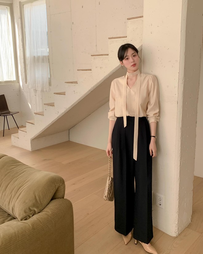 5 mẫu áo đơn giản mà tuyệt đẹp để mặc với quần ống rộng, giúp chị em được đánh giá cao ở gu thời trang- Ảnh 1. 5 mẫu áo đơn giản mà tuyệt đẹp để mặc với quần ống rộng, giúp chị em được đánh giá cao ở gu thời trang- Ảnh 1.