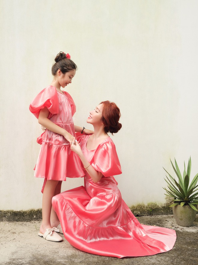 Cách đây hơn 10 năm, có 1 cô con gái của mỹ nhân Việt gây sốt khi vừa mới chào đời, nhan sắc xinh yêu tới mức ai cũng gọi là "hoa hậu nhí"- Ảnh 47. Cách đây hơn 10 năm, có 1 cô con gái của mỹ nhân Việt gây sốt khi vừa mới chào đời, nhan sắc xinh yêu tới mức ai cũng gọi là "hoa hậu nhí"- Ảnh 47.