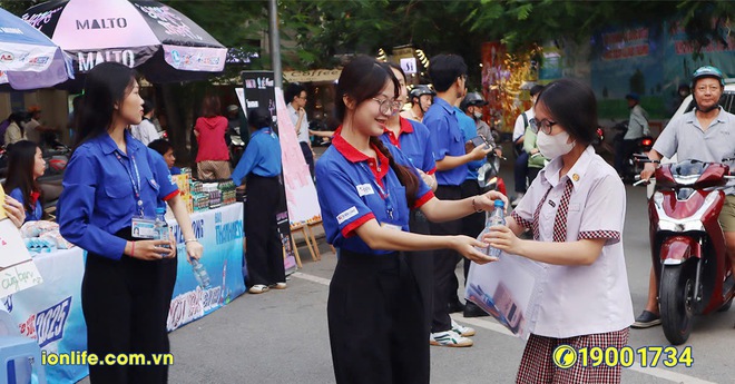 I-on Life đồng hành cùng sĩ tử: “Mở nắp kiến thức – Bật tương lai”- Ảnh 4. I-on Life đồng hành cùng sĩ tử: “Mở nắp kiến thức – Bật tương lai”- Ảnh 4.