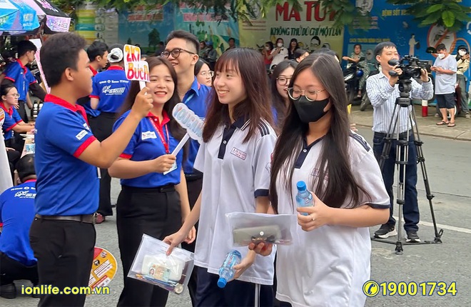 I-on Life đồng hành cùng sĩ tử: “Mở nắp kiến thức – Bật tương lai”- Ảnh 2. I-on Life đồng hành cùng sĩ tử: “Mở nắp kiến thức – Bật tương lai”- Ảnh 2.