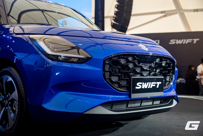Cận cảnh Suzuki New Swift 2025: Sử dụng hệ truyền động mild-hybrid, nâng cấp ADAS tiên tiến, giá 569 triệu- Ảnh 4. Cận cảnh Suzuki New Swift 2025: Sử dụng hệ truyền động mild-hybrid, nâng cấp ADAS tiên tiến, giá 569 triệu- Ảnh 4.