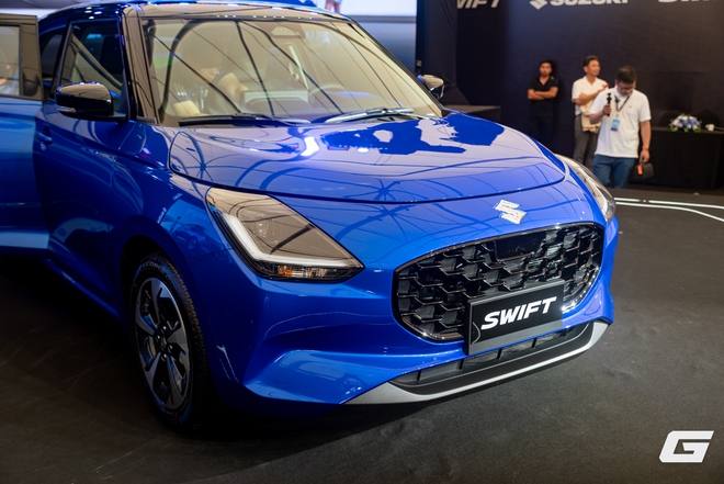 Cận cảnh Suzuki New Swift 2025: Sử dụng hệ truyền động mild-hybrid, nâng cấp ADAS tiên tiến, giá 569 triệu- Ảnh 5. Cận cảnh Suzuki New Swift 2025: Sử dụng hệ truyền động mild-hybrid, nâng cấp ADAS tiên tiến, giá 569 triệu- Ảnh 5.