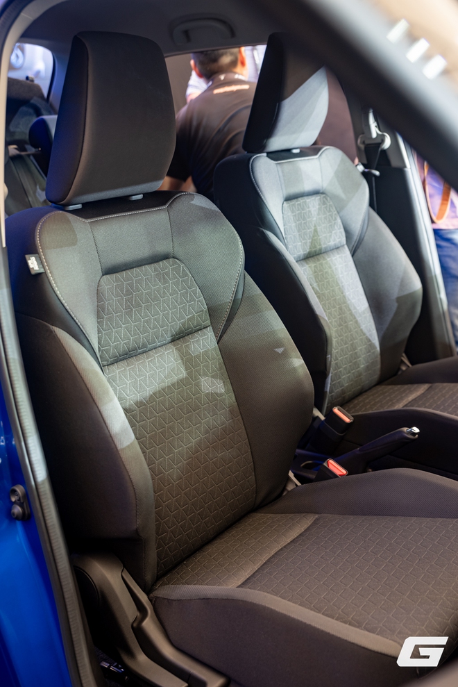 Cận cảnh Suzuki New Swift 2025: Sử dụng hệ truyền động mild-hybrid, nâng cấp ADAS tiên tiến, giá 569 triệu- Ảnh 15. Cận cảnh Suzuki New Swift 2025: Sử dụng hệ truyền động mild-hybrid, nâng cấp ADAS tiên tiến, giá 569 triệu- Ảnh 15.