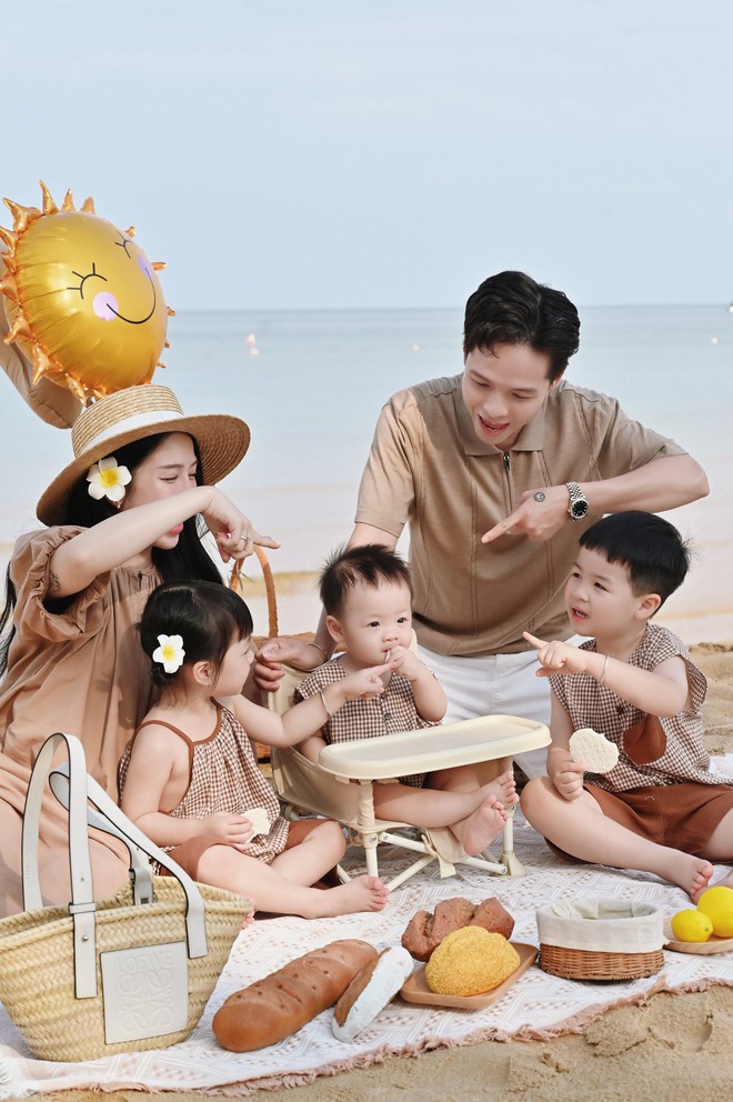 Thiên kim nhà đại gia Minh Nhựa đăng ảnh mừng sinh nhật con trai, fan xuýt xoa vì 3 bé đáng yêu như thiên thần- Ảnh 4. Thiên kim nhà đại gia Minh Nhựa đăng ảnh mừng sinh nhật con trai, fan xuýt xoa vì 3 bé đáng yêu như thiên thần- Ảnh 4.