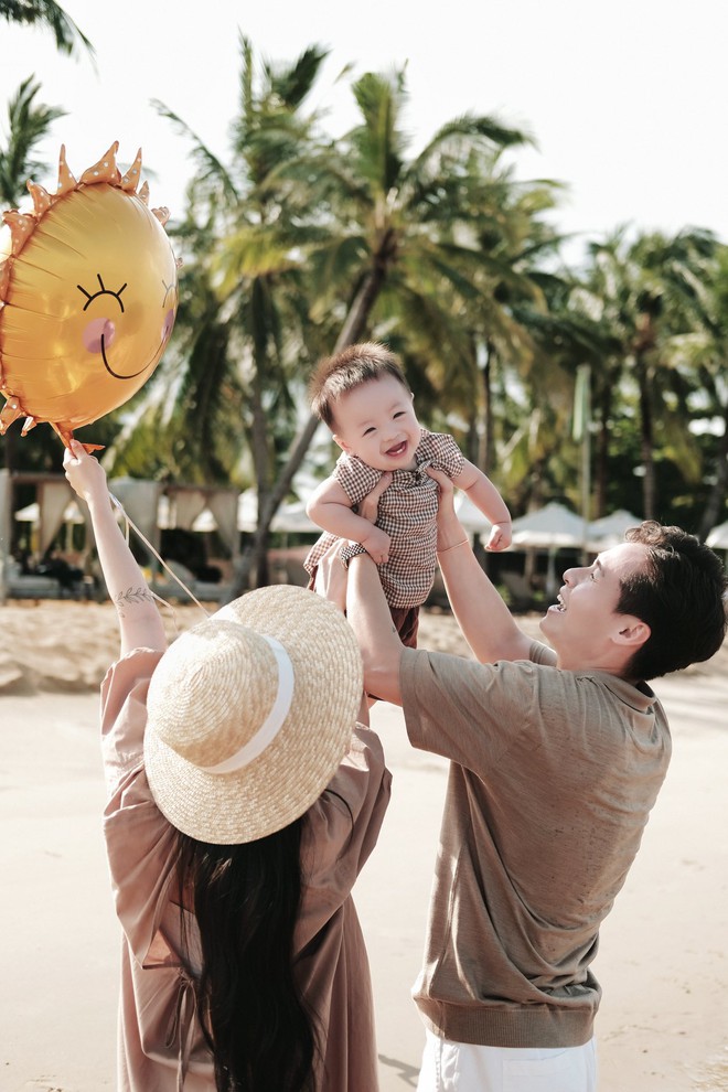 Thiên kim nhà đại gia Minh Nhựa đăng ảnh mừng sinh nhật con trai, fan xuýt xoa vì 3 bé đáng yêu như thiên thần- Ảnh 6. Thiên kim nhà đại gia Minh Nhựa đăng ảnh mừng sinh nhật con trai, fan xuýt xoa vì 3 bé đáng yêu như thiên thần- Ảnh 6.
