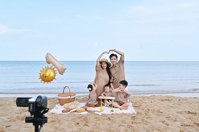 Thiên kim nhà đại gia Minh Nhựa đăng ảnh mừng sinh nhật con trai, fan xuýt xoa vì 3 bé đáng yêu như thiên thần- Ảnh 5. Thiên kim nhà đại gia Minh Nhựa đăng ảnh mừng sinh nhật con trai, fan xuýt xoa vì 3 bé đáng yêu như thiên thần- Ảnh 5.
