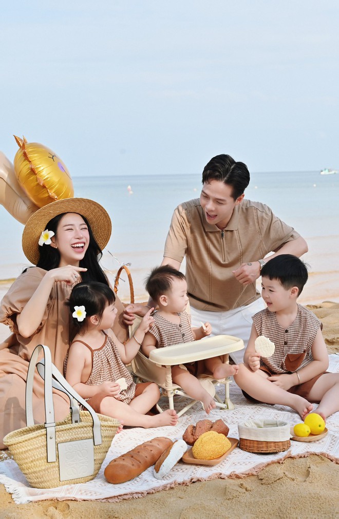 Thiên kim nhà đại gia Minh Nhựa đăng ảnh mừng sinh nhật con trai, fan xuýt xoa vì 3 bé đáng yêu như thiên thần- Ảnh 3. Thiên kim nhà đại gia Minh Nhựa đăng ảnh mừng sinh nhật con trai, fan xuýt xoa vì 3 bé đáng yêu như thiên thần- Ảnh 3.