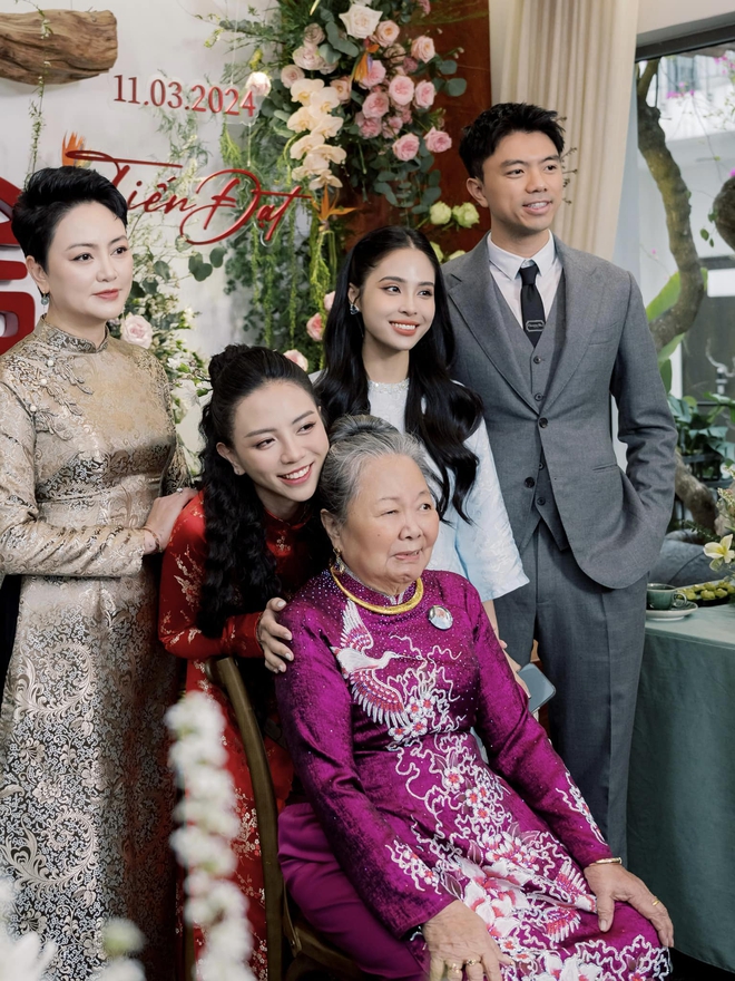 Gia tộc nổi tiếng ở Hà Nội có tận 3 hot mom: Từ mẹ đến con đều là dâu hào môn, ai cũng có tổ ấm riêng hạnh phúc- Ảnh 24. Gia tộc nổi tiếng ở Hà Nội có tận 3 hot mom: Từ mẹ đến con đều là dâu hào môn, ai cũng có tổ ấm riêng hạnh phúc- Ảnh 24.