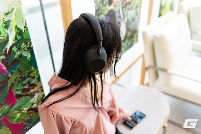 Trải nghiệm nhanh Sony WH-1000XM6: Chống ồn đỉnh, chất âm hay, đeo “sướng” tai nhưng vẫn có điểm cần chú ý- Ảnh 29. Trải nghiệm nhanh Sony WH-1000XM6: Chống ồn đỉnh, chất âm hay, đeo “sướng” tai nhưng vẫn có điểm cần chú ý- Ảnh 29.