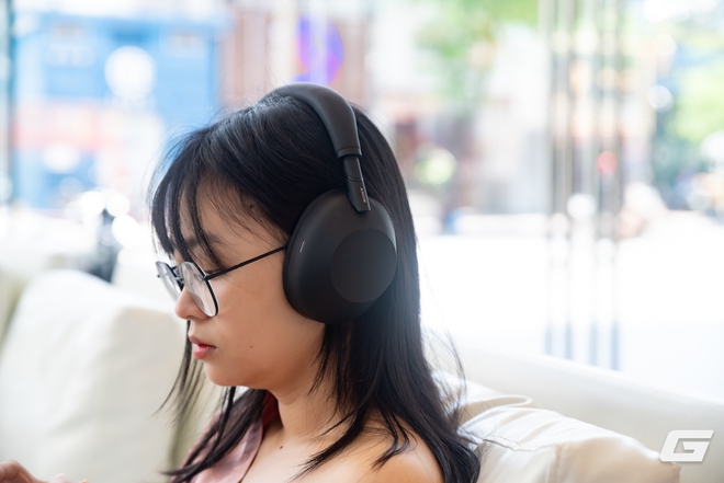 Trải nghiệm nhanh Sony WH-1000XM6: Chống ồn đỉnh, chất âm hay, đeo “sướng” tai nhưng vẫn có điểm cần chú ý- Ảnh 7. Trải nghiệm nhanh Sony WH-1000XM6: Chống ồn đỉnh, chất âm hay, đeo “sướng” tai nhưng vẫn có điểm cần chú ý- Ảnh 7.