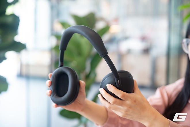 Trải nghiệm nhanh Sony WH-1000XM6: Chống ồn đỉnh, chất âm hay, đeo “sướng” tai nhưng vẫn có điểm cần chú ý- Ảnh 11. Trải nghiệm nhanh Sony WH-1000XM6: Chống ồn đỉnh, chất âm hay, đeo “sướng” tai nhưng vẫn có điểm cần chú ý- Ảnh 11.