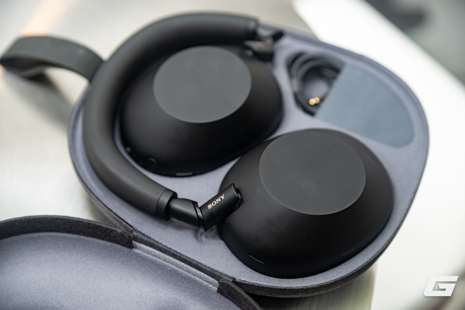 Trải nghiệm nhanh Sony WH-1000XM6: Chống ồn đỉnh, chất âm hay, đeo “sướng” tai nhưng vẫn có điểm cần chú ý- Ảnh 17. Trải nghiệm nhanh Sony WH-1000XM6: Chống ồn đỉnh, chất âm hay, đeo “sướng” tai nhưng vẫn có điểm cần chú ý- Ảnh 17.