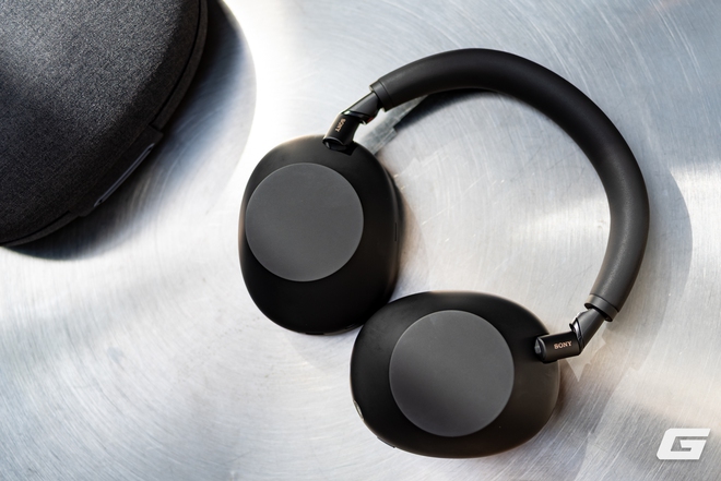 Trải nghiệm nhanh Sony WH-1000XM6: Chống ồn đỉnh, chất âm hay, đeo “sướng” tai nhưng vẫn có điểm cần chú ý- Ảnh 5. Trải nghiệm nhanh Sony WH-1000XM6: Chống ồn đỉnh, chất âm hay, đeo “sướng” tai nhưng vẫn có điểm cần chú ý- Ảnh 5.
