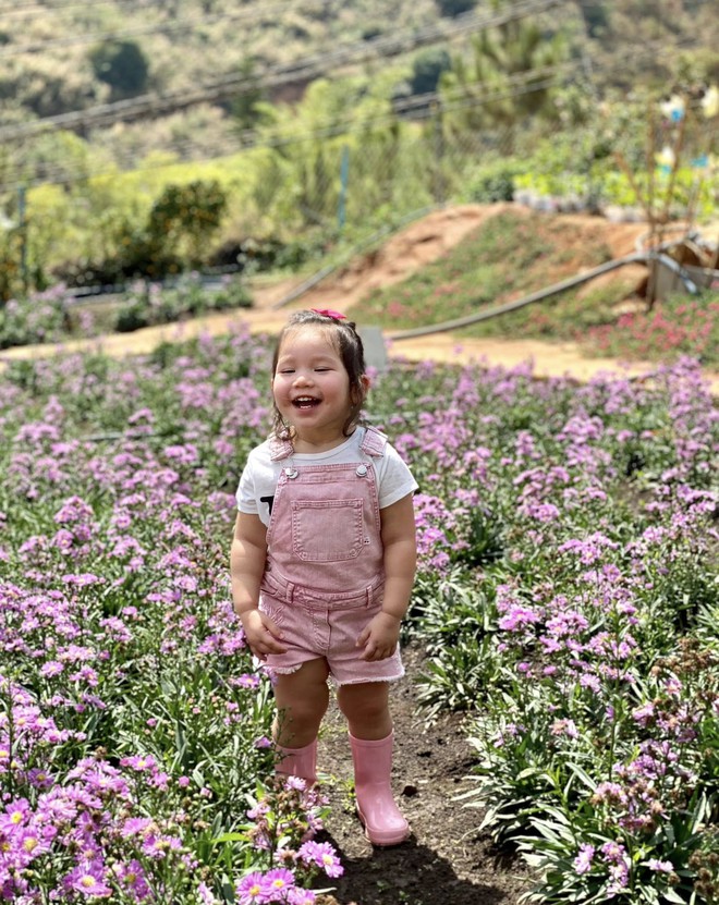 Gia đình siêu mẫu Hà Anh ăn mừng sinh nhật 7 tuổi của "đại tiểu thư" Myla, fan cười nghiêng ngả vì sự thay đổi bất ngờ trên gương mặt cô bé- Ảnh 5. Gia đình siêu mẫu Hà nhà cái hi88 ăn mừng sinh nhật 7 tuổi của "đại tiểu thư" Myla, fan cười nghiêng ngả vì sự thay đổi bất ngờ trên gương mặt cô bé- Ảnh 5.