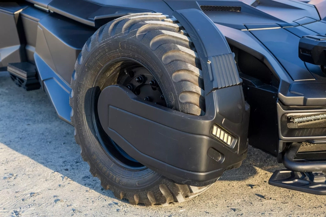 Mercedes-Benz CL55 AMG phong cách Batman gây sốt với giá gần 8 tỷ đồng tiền độ!- Ảnh 6.