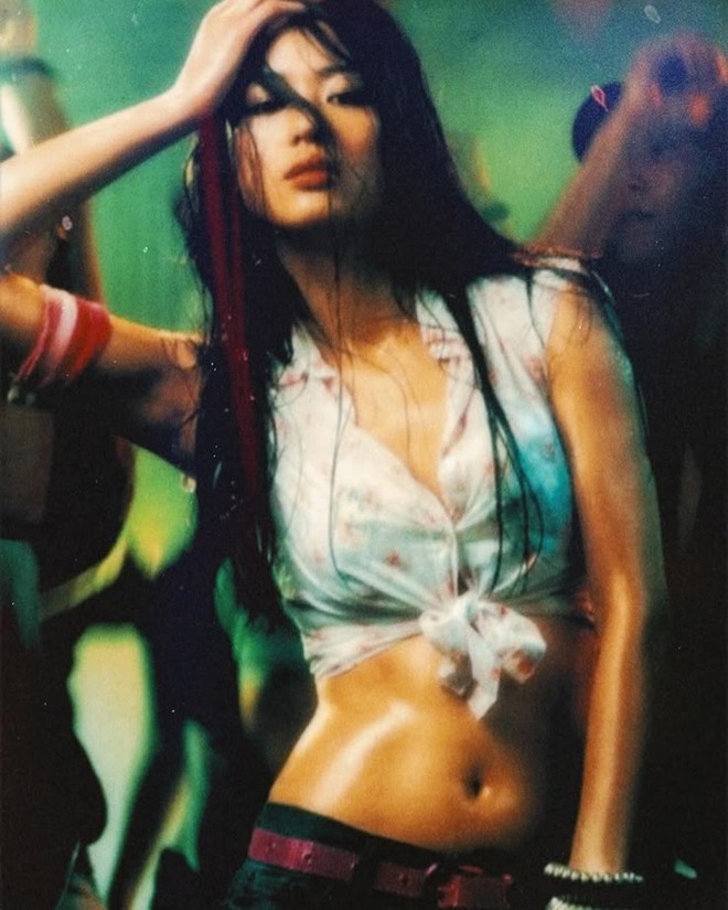 Gọi Jeon Ji Hyun là “huyền thoại Y2K” vì mặc crop top với quần cạp trễ quá đỉnh, hơn 20 năm nhìn lại vẫn mê- Ảnh 12. Gọi nhà cái hi88 là “huyền thoại Y2K” vì mặc crop top với quần cạp trễ quá đỉnh, hơn 20 năm nhìn lại vẫn mê- Ảnh 12.