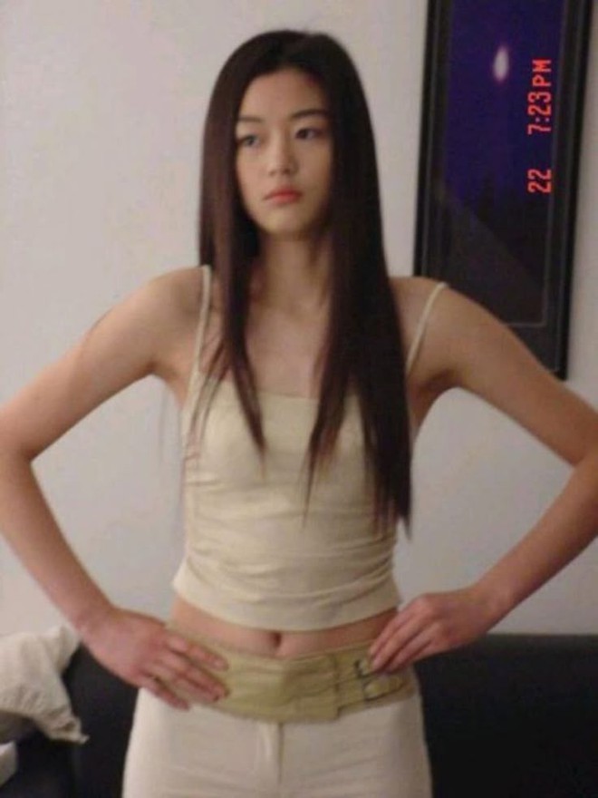 Gọi Jeon Ji Hyun là “huyền thoại Y2K” vì mặc crop top với quần cạp trễ quá đỉnh, hơn 20 năm nhìn lại vẫn mê- Ảnh 1. Gọi nhà cái hi88 là “huyền thoại Y2K” vì mặc crop top với quần cạp trễ quá đỉnh, hơn 20 năm nhìn lại vẫn mê- Ảnh 1.