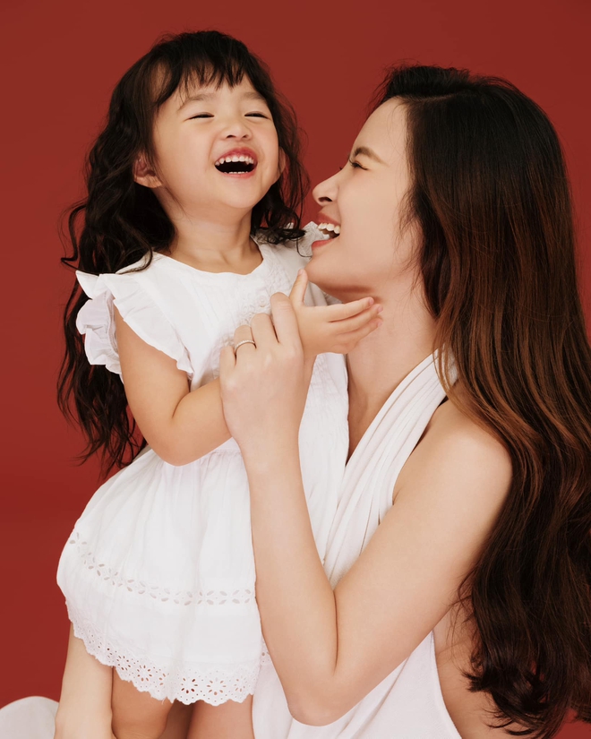 Đoạn nhạc viral có giai điệu rất chữa lành với cộng đồng mẹ bỉm mấy ngày nay hóa ra được thể hiện bởi Đoạn nhạc viral có giai điệu rất chữa lành với cộng đồng mẹ bỉm mấy ngày nay hóa ra được thể hiện bởi