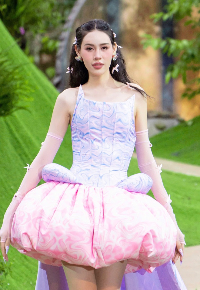 Lê Hồng Hạnh – Nguyễn Hà Dịu Thảo xuất hiện như công chúa giữa "Trạm Mơ" Đà Lạt- Ảnh 9. Lê Hồng Hạnh – Nguyễn Hà Dịu Thảo xuất hiện như công chúa giữa "Trạm Mơ" Đà Lạt- Ảnh 9.