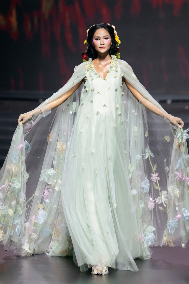 Những thứ đọng lại sau một mùa Vietnam International Fashion Week vô vị- Ảnh 27. Những thứ đọng lại sau một mùa Vietnam International Fashion Week vô vị- Ảnh 27.
