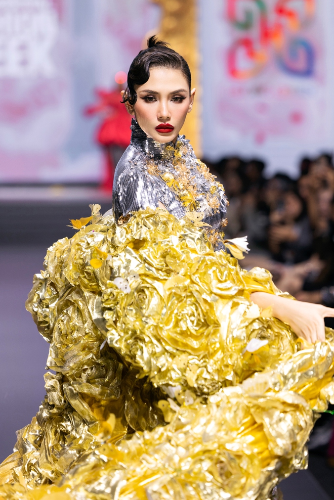 Những thứ đọng lại sau một mùa Vietnam International Fashion Week vô vị- Ảnh 26. Những thứ đọng lại sau một mùa Vietnam International Fashion Week vô vị- Ảnh 26.