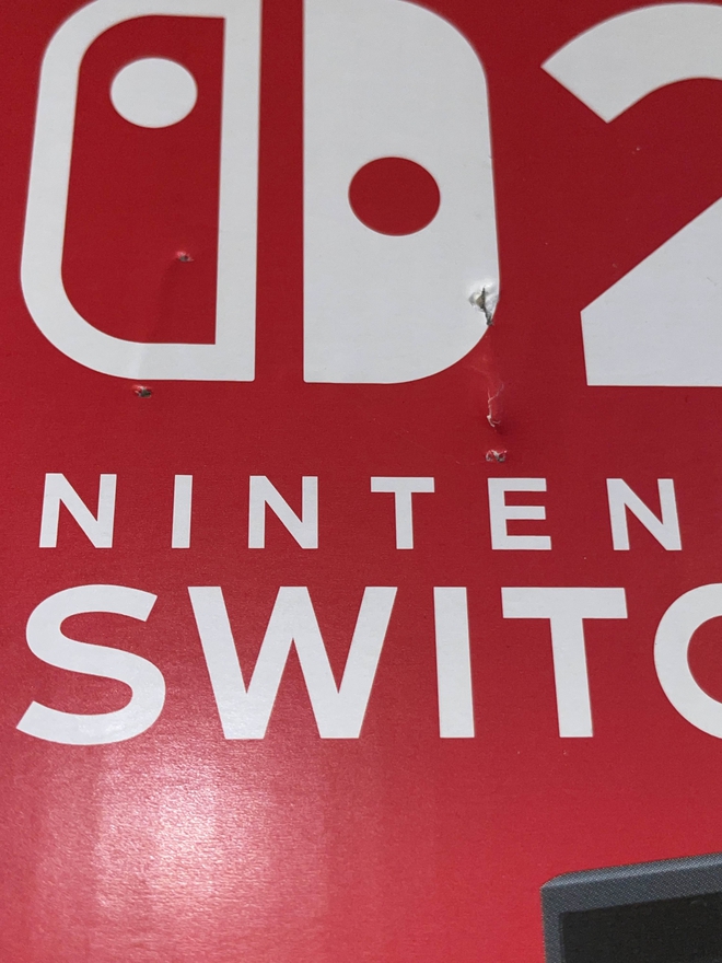 Nhân viên bán hàng ghim hóa đơn lên hộp Nintendo Switch 2, đục thủng 2 lỗ trên màn hình máy- Ảnh 10. Nhân viên bán hàng ghim hóa đơn lên hộp Nintendo Switch 2, đục thủng 2 lỗ trên màn hình máy- Ảnh 10.