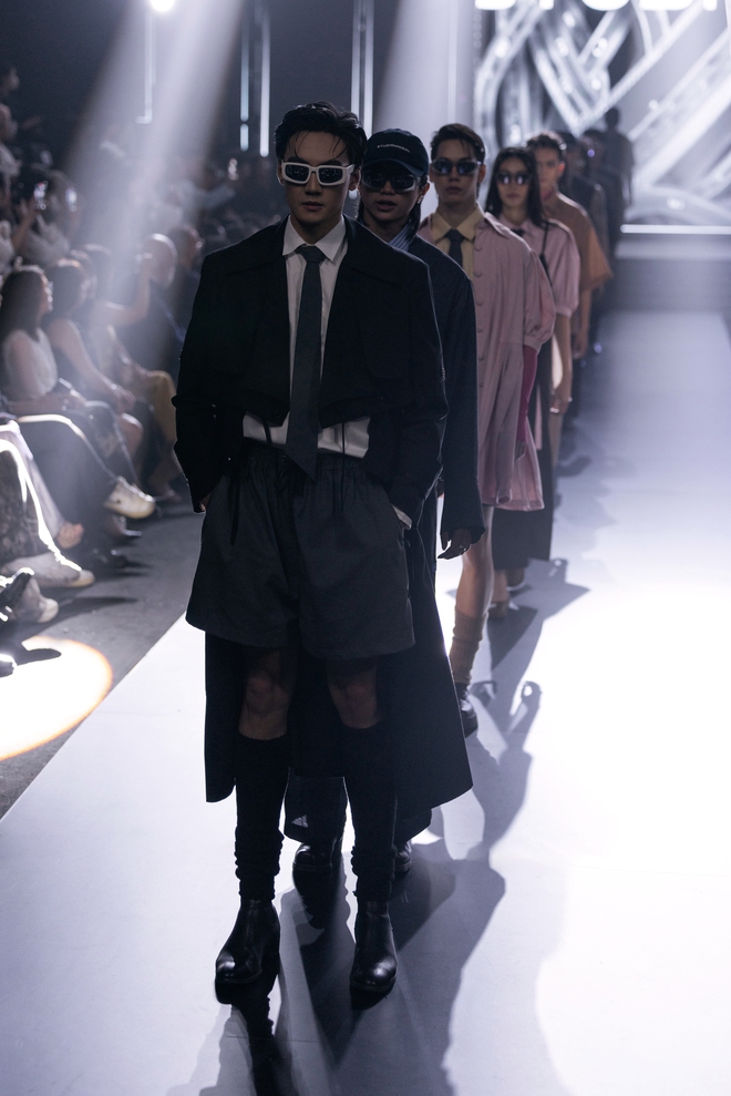Những thứ đọng lại sau một mùa Vietnam International Fashion Week vô vị- Ảnh 3. Những thứ đọng lại sau một mùa Vietnam International Fashion Week vô vị- Ảnh 3.