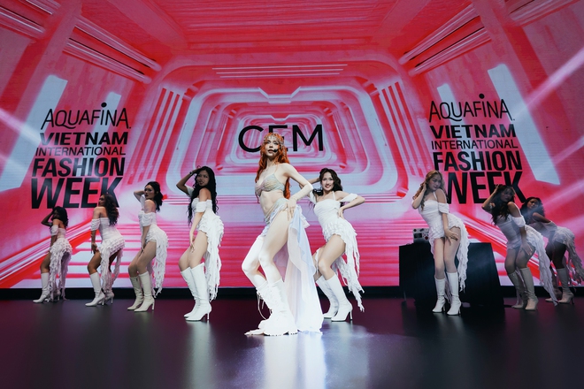 Những thứ đọng lại sau một mùa Vietnam International Fashion Week vô vị- Ảnh 22. Những thứ đọng lại sau một mùa Vietnam International Fashion Week vô vị- Ảnh 22.
