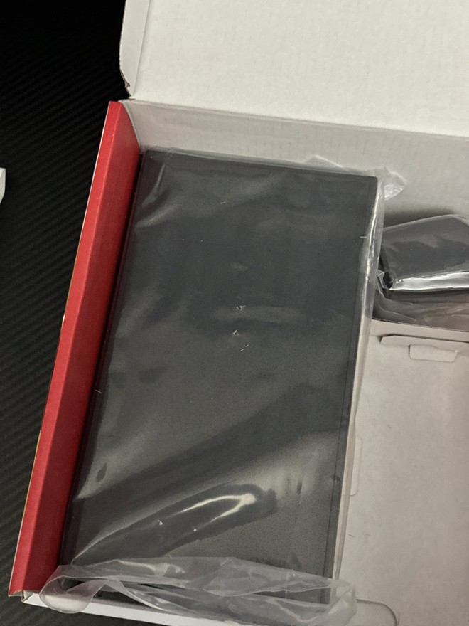 Nhân viên bán hàng ghim hóa đơn lên hộp Nintendo Switch 2, đục thủng 2 lỗ trên màn hình máy- Ảnh 7. Nhân viên bán hàng ghim hóa đơn lên hộp Nintendo Switch 2, đục thủng 2 lỗ trên màn hình máy- Ảnh 7.
