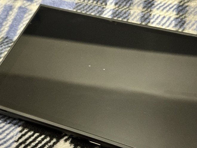 Nhân viên bán hàng ghim hóa đơn lên hộp Nintendo Switch 2, đục thủng 2 lỗ trên màn hình máy- Ảnh 8. Nhân viên bán hàng ghim hóa đơn lên hộp Nintendo Switch 2, đục thủng 2 lỗ trên màn hình máy- Ảnh 8.