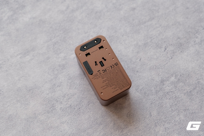 Combo pin dự phòng và củ sạc đa năng cho người đi vòng quanh thế giới- Ảnh 13. Combo pin dự phòng và củ sạc đa năng cho người đi vòng quanh thế giới- Ảnh 13.
