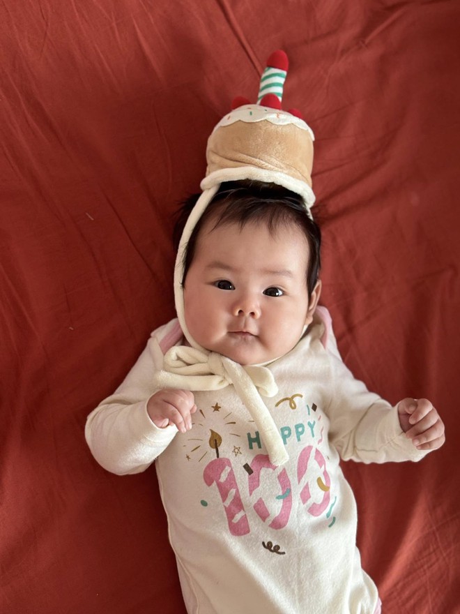 Con gái diva Thanh Lam chính thức gia nhập hội hot mom Việt, không ngờ mới sinh được 6 tháng mà nhan sắc cả mẹ và bé đều rực rỡ đến thế này!- Ảnh 9.