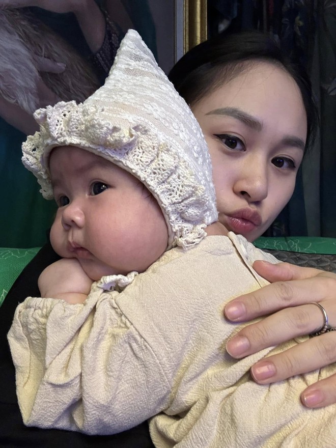 Con gái diva Thanh Lam chính thức gia nhập hội hot mom Việt, không ngờ mới sinh được 6 tháng mà nhan sắc cả mẹ và bé đều rực rỡ đến thế này!- Ảnh 4.