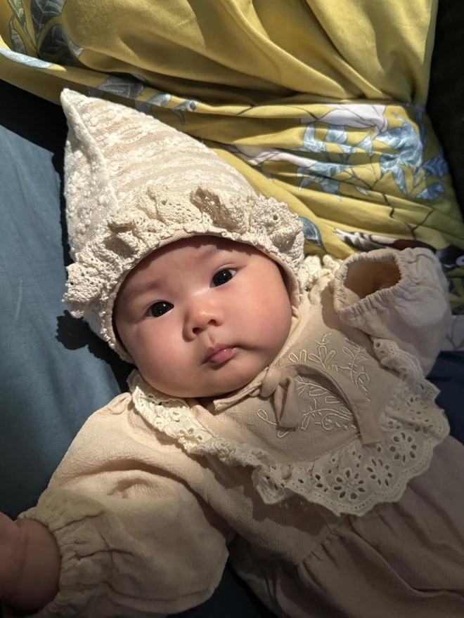 Con gái diva Thanh Lam chính thức gia nhập hội hot mom Việt, không ngờ mới sinh được 6 tháng mà nhan sắc cả mẹ và bé đều rực rỡ đến thế này!- Ảnh 10.
