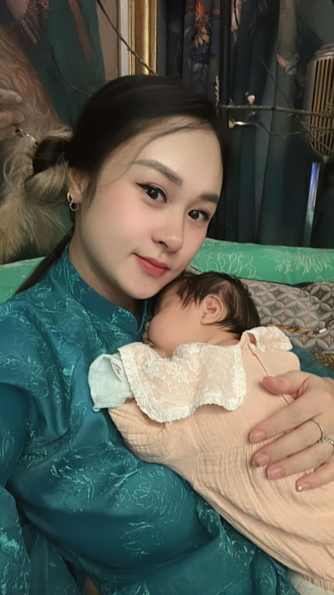Con gái diva Thanh Lam chính thức gia nhập hội hot mom Việt, không ngờ mới sinh được 6 tháng mà nhan sắc cả mẹ và bé đều rực rỡ đến thế này!- Ảnh 7.