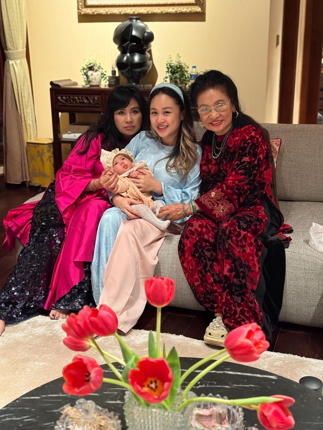 Con gái diva Thanh Lam chính thức gia nhập hội hot mom Việt, không ngờ mới sinh được 6 tháng mà nhan sắc cả mẹ và bé đều rực rỡ đến thế này!- Ảnh 1.