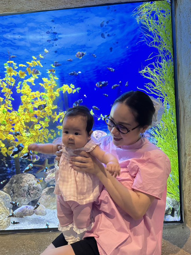 Con gái diva Thanh Lam chính thức gia nhập hội hot mom Việt, không ngờ mới sinh được 6 tháng mà nhan sắc cả mẹ và bé đều rực rỡ đến thế này!- Ảnh 6.