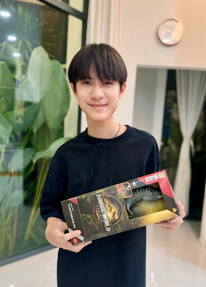 Gia đình Lý Hải - Minh Hà ăn mừng sinh nhật 9 tuổi của cậu út Mio, nhưng anh cả Rio mới là nhân vật "gây sốt"- Ảnh 5. Gia đình Lý Hải - Minh Hà ăn mừng sinh nhật 9 tuổi của cậu út hi88 com, nhưng anh cả Rio mới là nhân vật "gây sốt"- Ảnh 5.