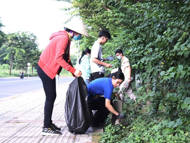 Ra quân các hoạt động hè 2025 vì một khu đô thị đại học xanh- Ảnh 3. Ra quân các hoạt động hè 2025 vì một khu đô thị đại học xanh- Ảnh 3.