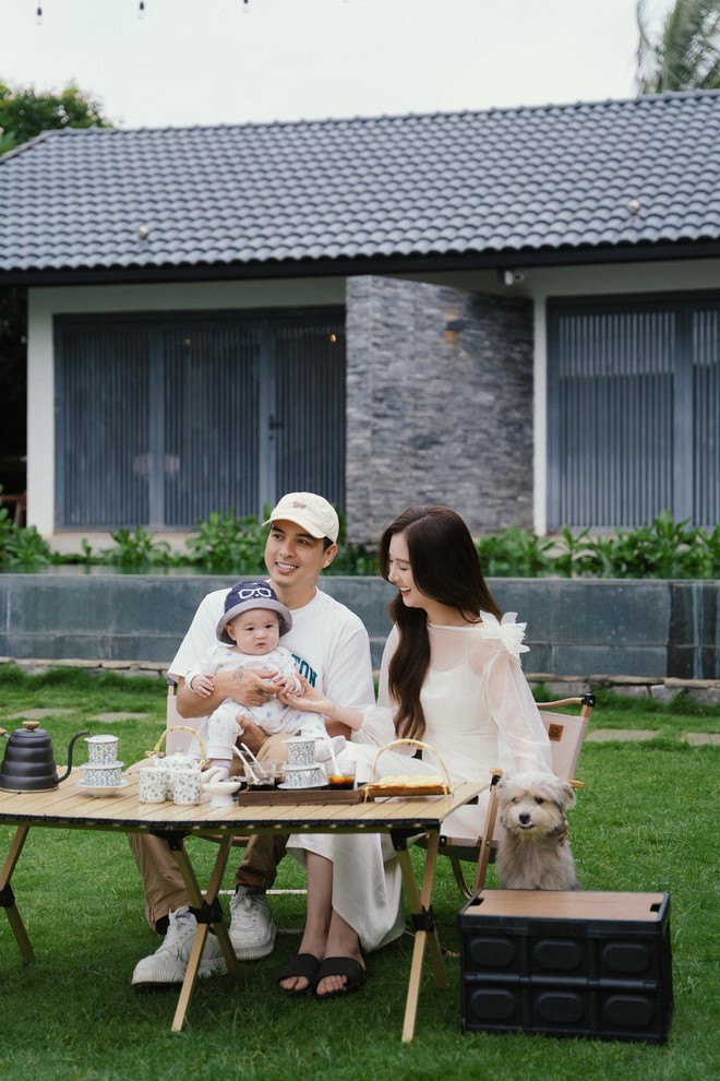 Khoe ảnh con trai mới 5 tháng tuổi, Hồ Quang Hiếu khiến dân tình phát sốt vì nụ cười Khoe ảnh con trai mới 5 tháng tuổi, Hồ Quang Hiếu khiến dân tình phát sốt vì nụ cười