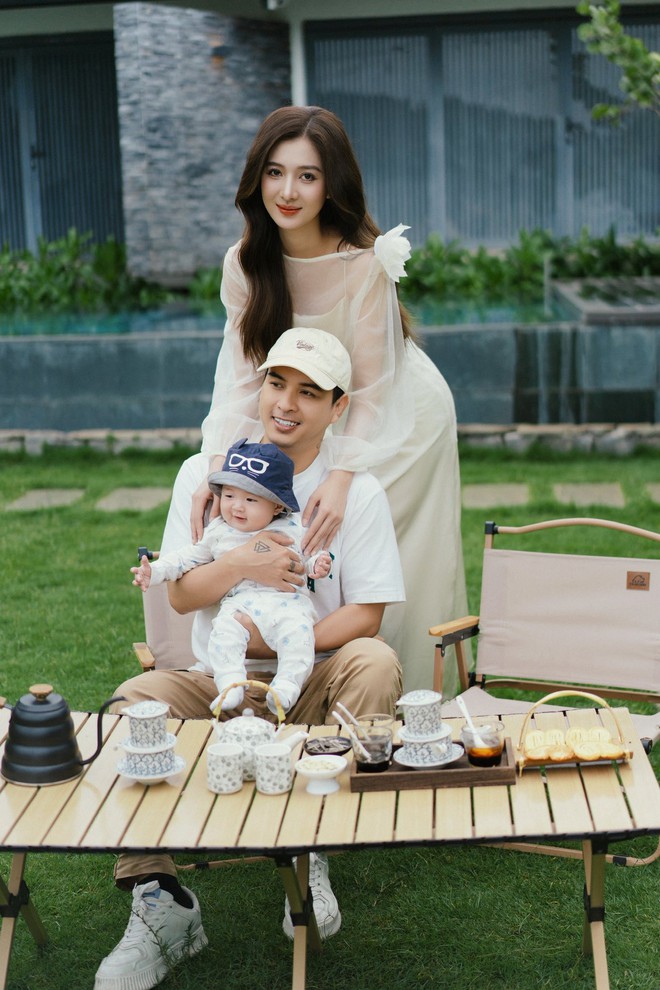 Khoe ảnh con trai mới 5 tháng tuổi, Hồ Quang Hiếu khiến dân tình phát sốt vì nụ cười Khoe ảnh con trai mới 5 tháng tuổi, Hồ Quang Hiếu khiến dân tình phát sốt vì nụ cười
